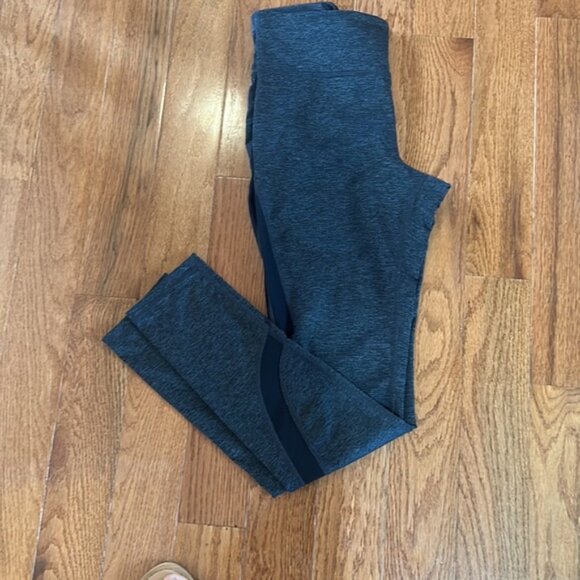 X XERSION LEGGINGS ACTIVE WEAR GRAY AND BLACK IN SIZE MEDIUM - Picture 5 of 6